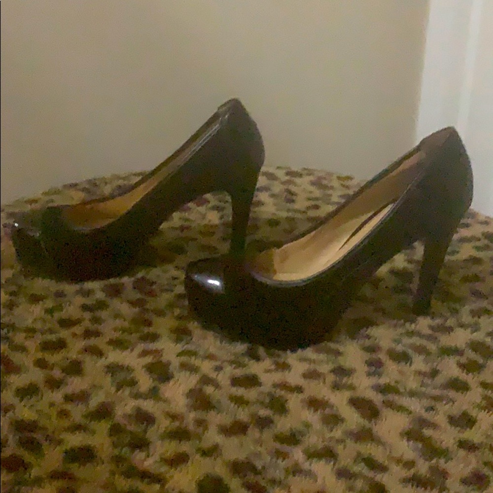Fashionable Black Pumps